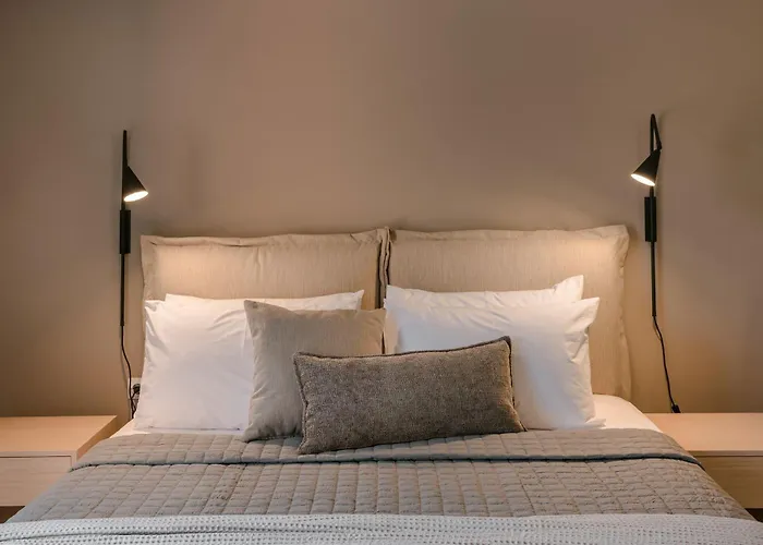 Rosilion Studios & Apartments